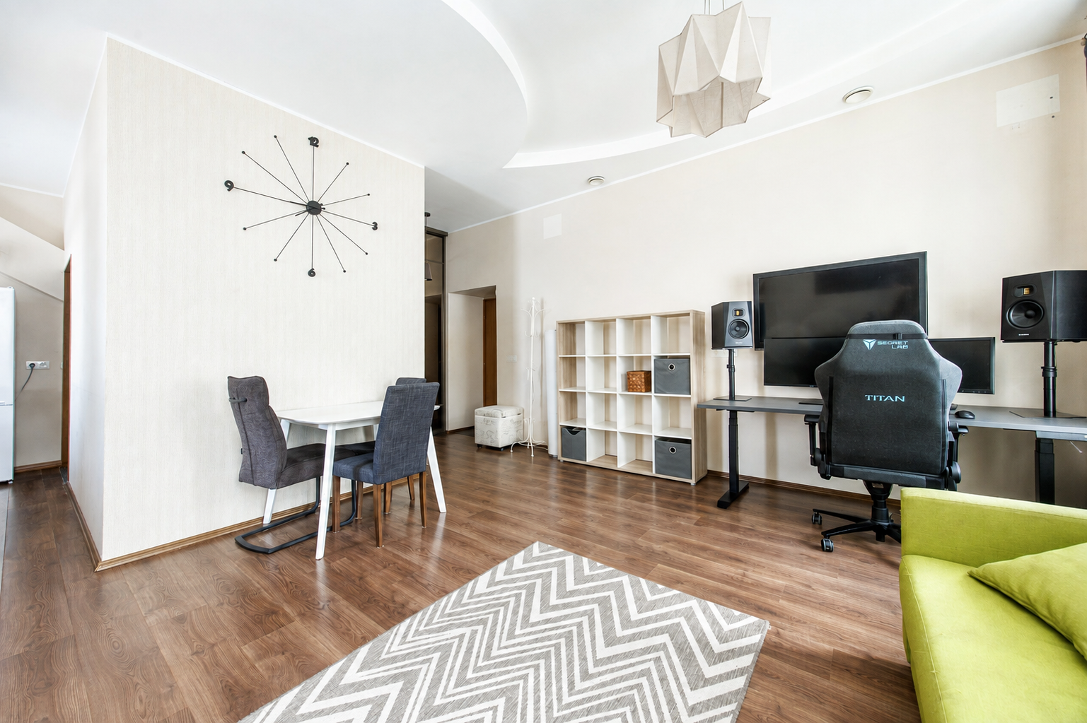 Living room - entrance